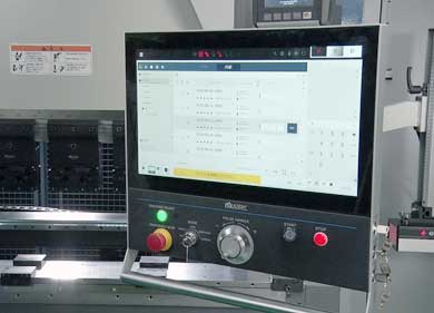 采用了更易看,更易使用的大型操作显示屏和支援作业人员操作的用户界面